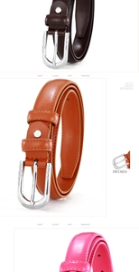 Détails de la boucle argentée et des lanières en cuir marron et rose de qualité