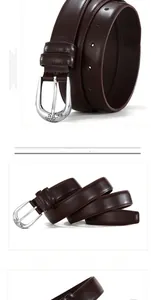 Détail de la ceinture en cuir de vachette avec boucle argentée florale et lanière marron foncé