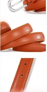 Détail d'une ceinture en cuir marron montrant la boucle et les bords huilés lisses