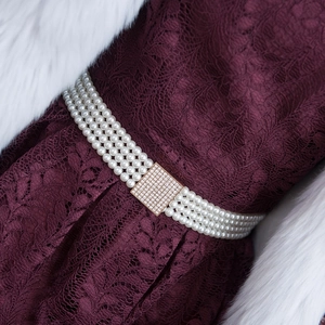 Elegant four-row pearl elastic belt with a sparkling rhinestone square buckle on purple lace