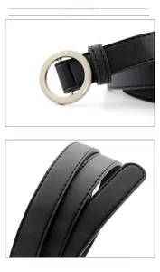 Détail de la ceinture en cuir PU noir avec boucle ronde en alliage de zinc et couture fine