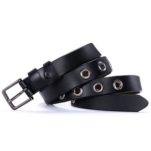 Cintura sottile da donna in pelle nera con occhielli argento e fibbia quadrata
