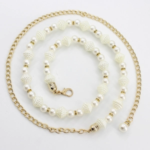 Ceinture chaîne élégante en perles pour femme avec maillons dorés et détails en strass