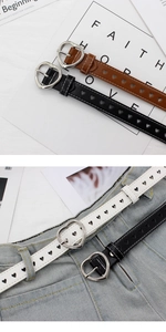 Détail de ceintures à boucle cœur multicolores avec œillets cœur découpés au laser sur PU