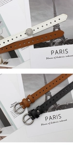 Détail de découpes en étoile sur ceintures en cuir avec boucle en D argentée vintage