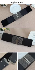 Vue détaillée de la ceinture élastique noire montrant la boucle en métal tressée