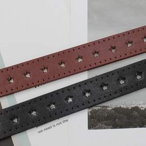 Ceinture vintage en cuir avec découpes d'étoiles et boucle argentée en noir et marron