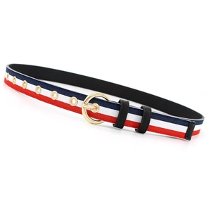 Ceinture rayée tricolore en toile avec boucle ronde dorée et œillets pour tenue décontractée