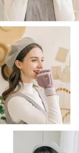 Gants en tricot violet sans doigts avec broderie détaillée de mouton de dessin animé
