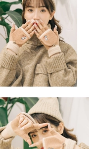 Détail de gants tricotés convertibles et bonnet assorti avec broderie mignonne en beige