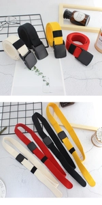 Détail de ceintures en toile de couleurs variées avec boucles en plastique mat