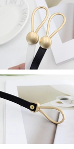 Détails de ceintures fines minimalistes avec boucles dorées et finitions de qualité
