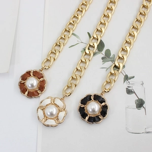 Gold metal waist chain set with leather camellia flower and pearl pendant for dresses