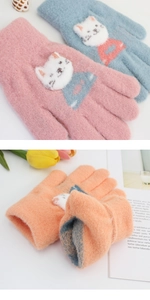 Detailed view of plush knitted kids gloves featuring 3D cartoon cat dolls and thick fur texture