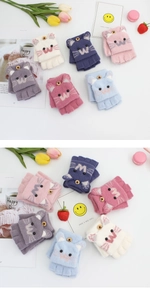 Detailed knit gloves with cartoon cat flap and button for children aged 3-6 years