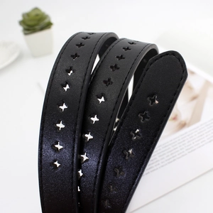 Cintura da donna in pelle nera con fori a stella e cuciture decorative a croce