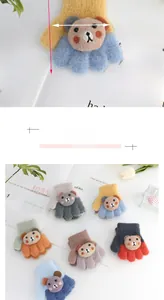 Detail showing various colors of knitted toddler bear gloves with dimensions 10x8cm