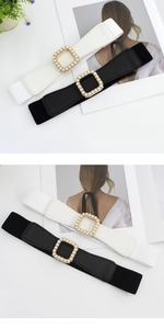 Détails de la boucle carrée dorée avec perles sur les ceintures élastiques chic