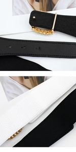 Détail de la boucle carrée perlée et de la sangle élastique pour ceinture de femme