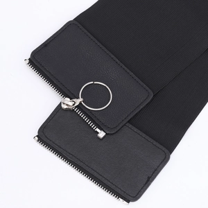 Cintura elastica larga nera da donna con zip argentata e dettaglio ad anello metallico