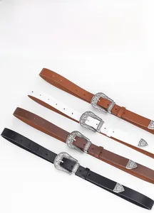 Détail de quatre ceintures en cuir vintage avec boucles en métal argenté ciselé à la main