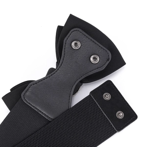 Ceinture large élastique noire ornée de strass en forme de cœur et d'un nœud élégant