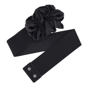Brede elastische zwarte taillerekband voor dames met twee grote 3D stoffen bloemdecoraties