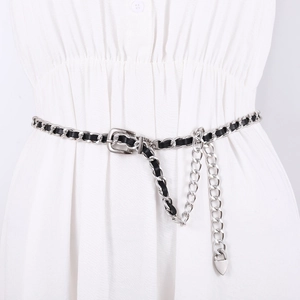 Ceinture chaîne en métal argenté et similicuir noir pour femme avec pendentif cœur
