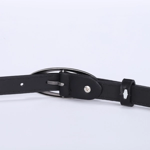 Ceinture punk pour femmes avec rivets lune argent vieilli et détails étoiles