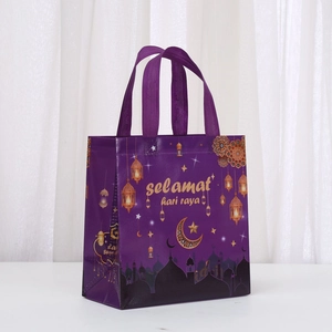 Sacchetto regalo viola in tessuto non tessuto con motivi dorati Hari Raya e moschea