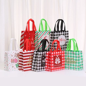 Christmas Laminated Non-Woven Gift Bags Reusable Holiday Tote Shopping Bags Cartoon Reindeer Santa Pattern Party Gifting Packing Supplies