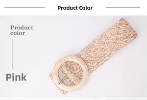 Détail d'une ceinture élastique tressée rose avec boucle ronde en résine imitation jade