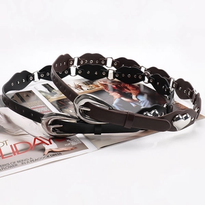 Ceintures en similicuir noir et marron avec rivets cœur style punk Y2K sur magazines