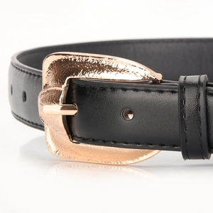 Fashionable black PU leather belt for women with textured rose gold hammered buckle