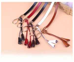 Ceintures fines en cuir en cinq couleurs avec boucles gouttes dorées et glands décoratifs