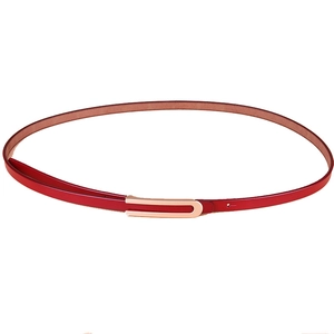 Ceinture fine en cuir rouge pour femme avec boucle en métal doré minimaliste en U