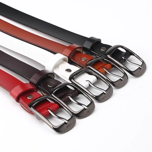 Set di cinque cinture minimaliste in vera pelle da donna in nero marrone bianco e rosso