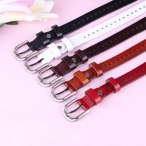 Set di cinture da donna in vera pelle con fibbia ad ardiglione in nero, bianco e rosso