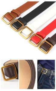 Détail de la boucle carrée dorée et texture cuir d'une ceinture large tendance pour femme