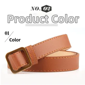 Détail d'une ceinture en cuir camel avec boucle carrée en métal doré et surpiqûres élégantes