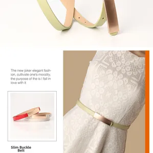Détail de fines ceintures en cuir avec boucles dorées en vert clair, rouge et beige