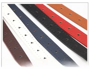 Dettaglio di cinture in pelle con trafori a forma di cuore e linea di cucitura decorativa