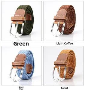 Détail de ceintures tressées élastiques en vert, café, bleu clair et camel