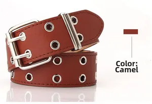 Détail d'une ceinture punk en cuir camel avec doubles œillets et boucle en argent