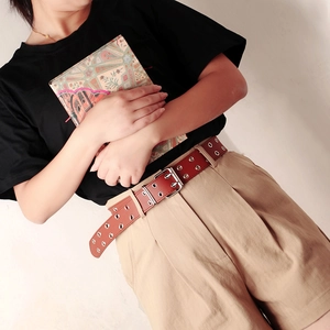 Ceinture punk en similicuir marron-rouge avec doubles œillets et boucle à double aiguille