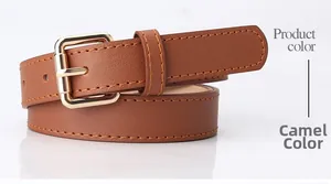 Détail d'une ceinture en similicuir camel avec boucle dorée et coutures fines