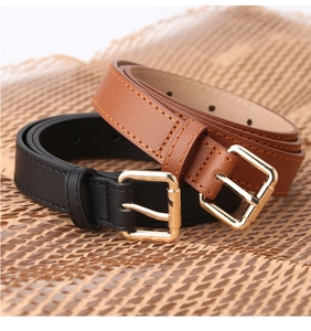 Détails de ceintures en cuir PU noir et marron avec boucles dorées sur papier d'emballage