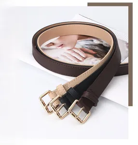 Détails de ceintures fines en similicuir beige, noir et marron avec boucles dorées