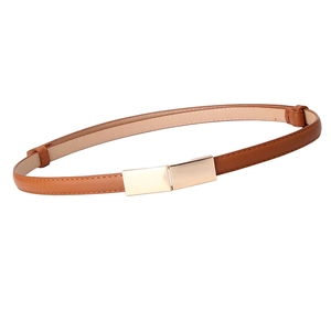 Ceinture fine réglable en similicuir marron pour femme avec boucle carrée dorée polie