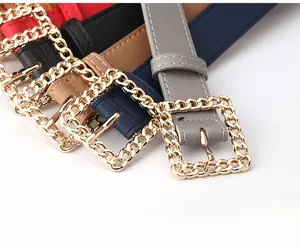 Details von fünf trendigen Damen-Gürtelfarben mit goldener quadratischer Metallschnalle
